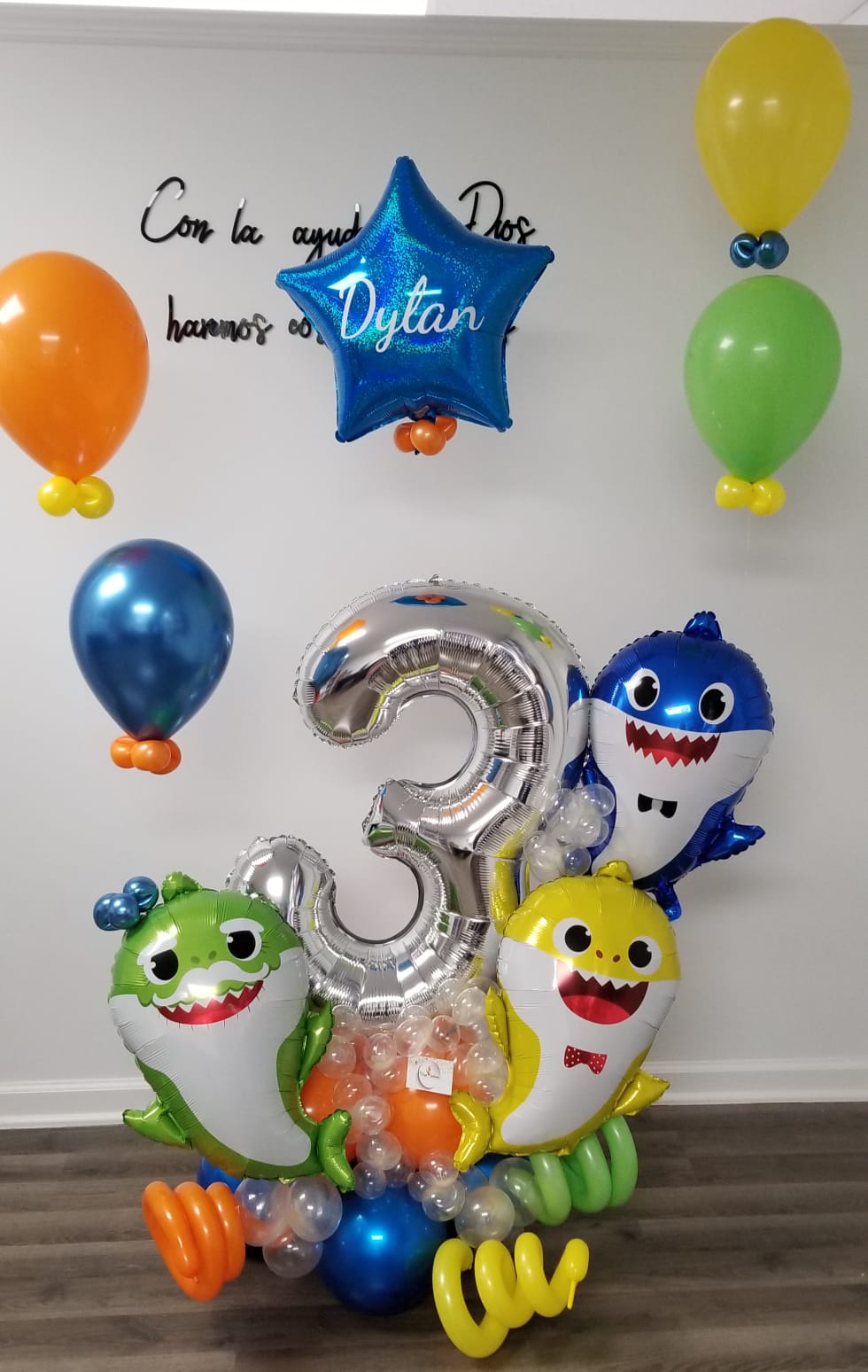Baby shark balloon bouquet – Boga Balloons